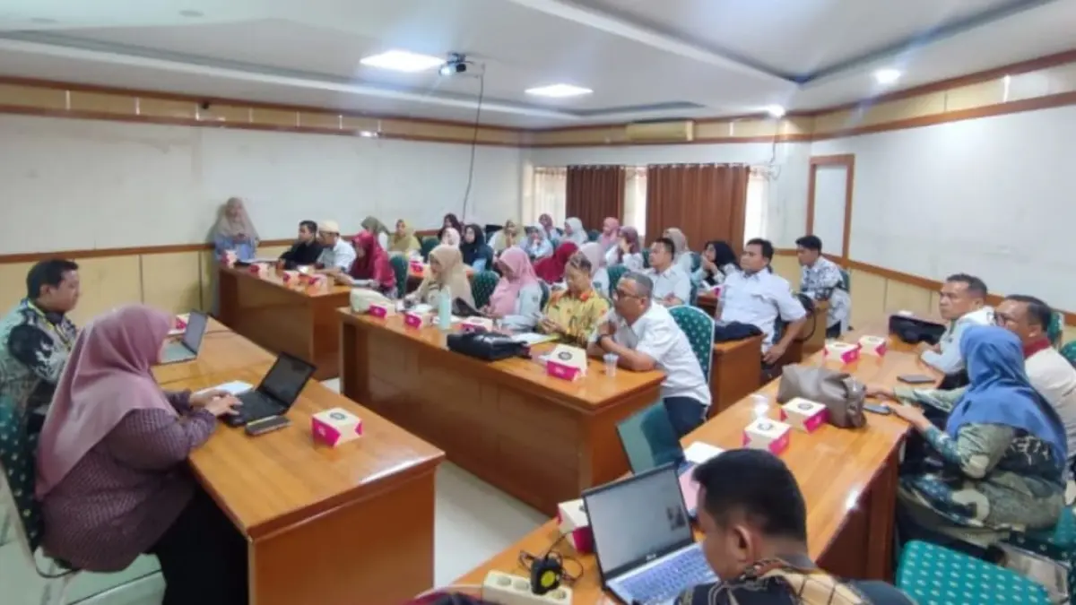 UNP latih 31 guru sosiologi Padang manfaatkan AI untuk proposal OPSI. (Foto: KKPS)