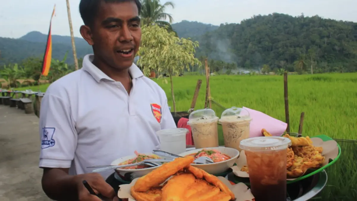 Wisata Banda Dareh Tanahdatar menawarkan keindahan alam, kuliner, keramahan, dan konsep sosial yang membuka lapangan kerja serta menggerakkan ekonomi warga.