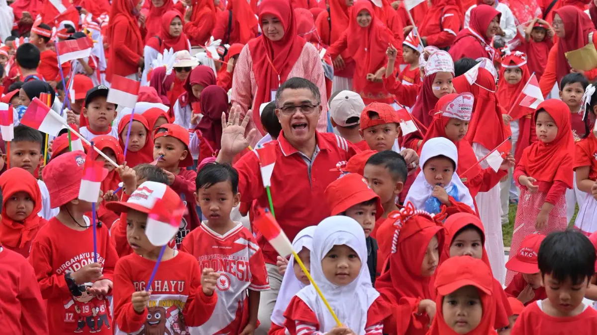 Ribuan peserta mengikuti Gebyar PAUD se-Kota Payakumbuh di halaman Balai Kota Payakumbuh, Sabtu (22/8/2026). Kegiatan tersebut dirangkaikan dengan peringatan HAN ke-42 dan HUT ke-81 Kemerdekaan RI.