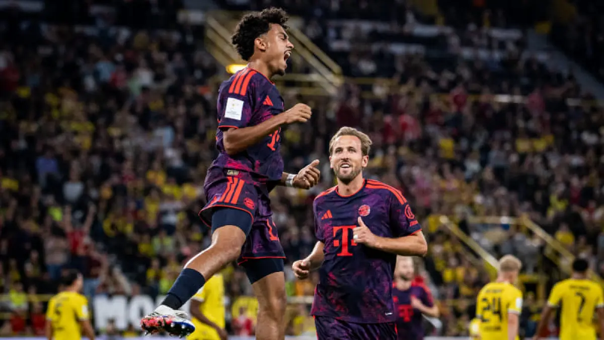 Nathaniel Brown mencetak gol Bayern Munich ke gawang Borussia Dortmund pada Franz Beckenbauer Supercup 2026. (Foto: @FCBayernEN)