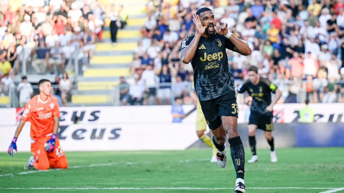Gleison Bremer merayakan gol sundulan untuk Juventus saat menang 1-0 atas Frosinone di Serie A 2026-2027.(Foto: X @juventusfcen)