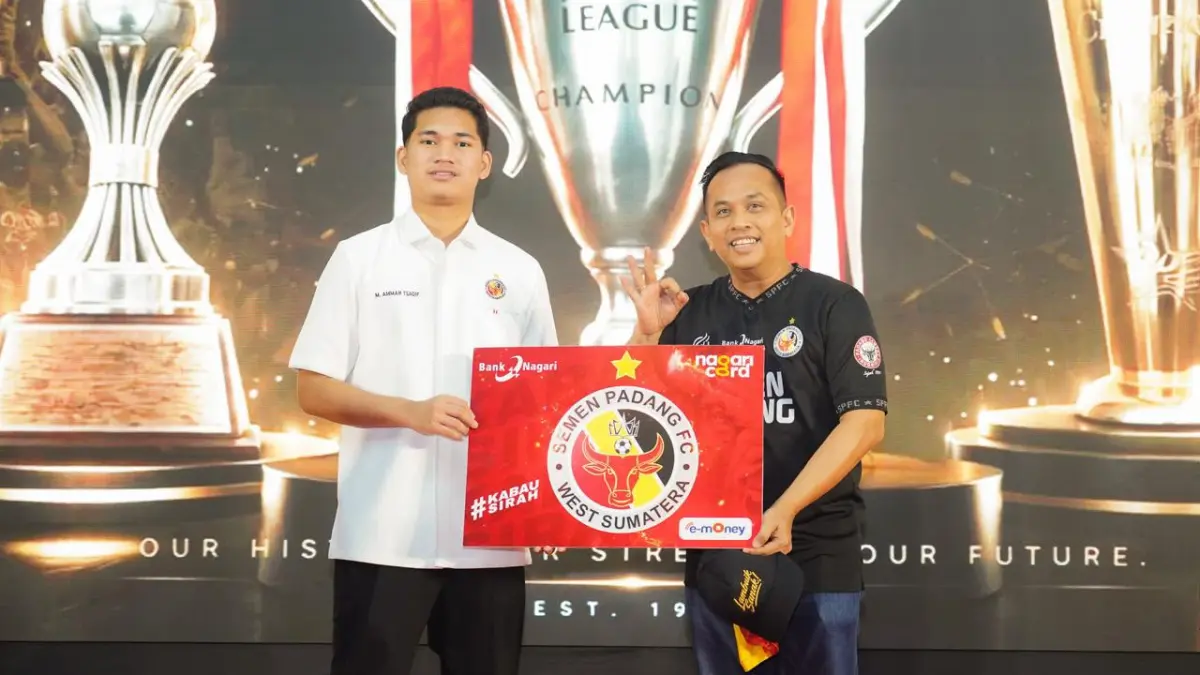 Bank Nagari resmi jadi sponsor Semen Padang FC di Liga 2 2026/2027. Di launching tim di Tangerang, Dirut Gusti Candra sebut kolaborasi sebagai jembatan Ranah-Rantau. (DOKUMENTASI BANK NAGARI)