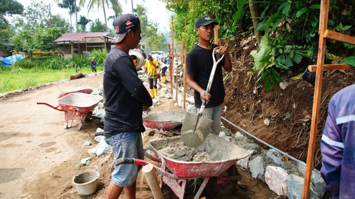 Pengerjaan fisik akses menuju Sekolah Rakyat Tanjung Alam, Kabupaten Tanahdatar, mulai dilakukan. Jalan tersebut memiliki panjang sekitar 1.600 meter dan lebar tujuh meter.