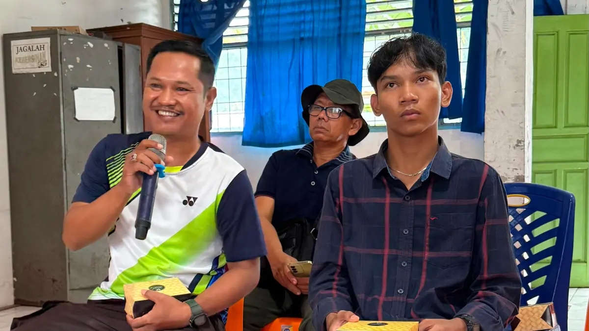Yoga Pratama bersama orang tuanya, Huri Dekrinata.