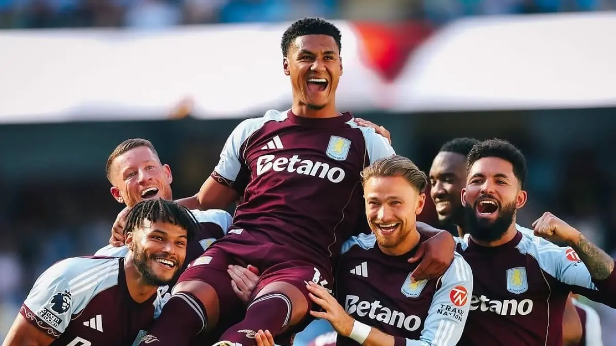 Ollie Watkins saat memperkuat Aston Villa. Kini dia dilaporkan segera pindah ke Al Hilal dengan nilai transfer £50 juta. (Foto: @olliewatkins)