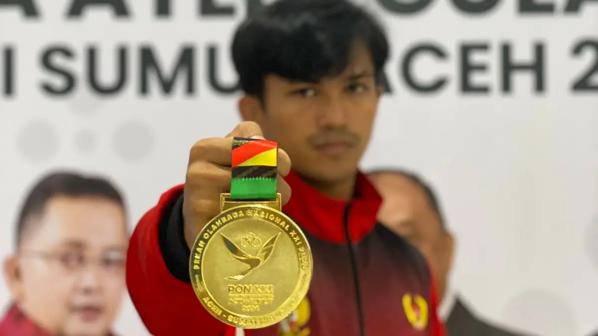 Gilang Ilhaza saat meraih medali emas PON XXI Aceh-Sumatera Utara 2024. Atlet gulat Sumatera Barat itu kini kembali dipercaya mengikuti persiapan Timnas Gulat Indonesia menuju Asian Games 2026 di Nagoya, Jepang.