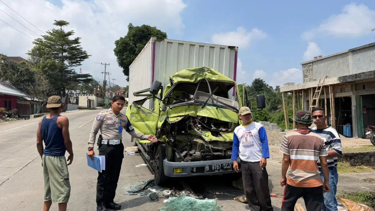 Diduga Rem Blong, Pengemudi Truk asal Riau Tewas Kecelakaan di Gunung Talang Solok