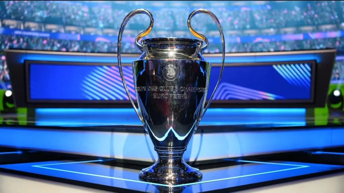 Trofi Liga Champions yang akan diperebutkan di kompetisi musim 2026/2027. (Foto: UEFA.com)