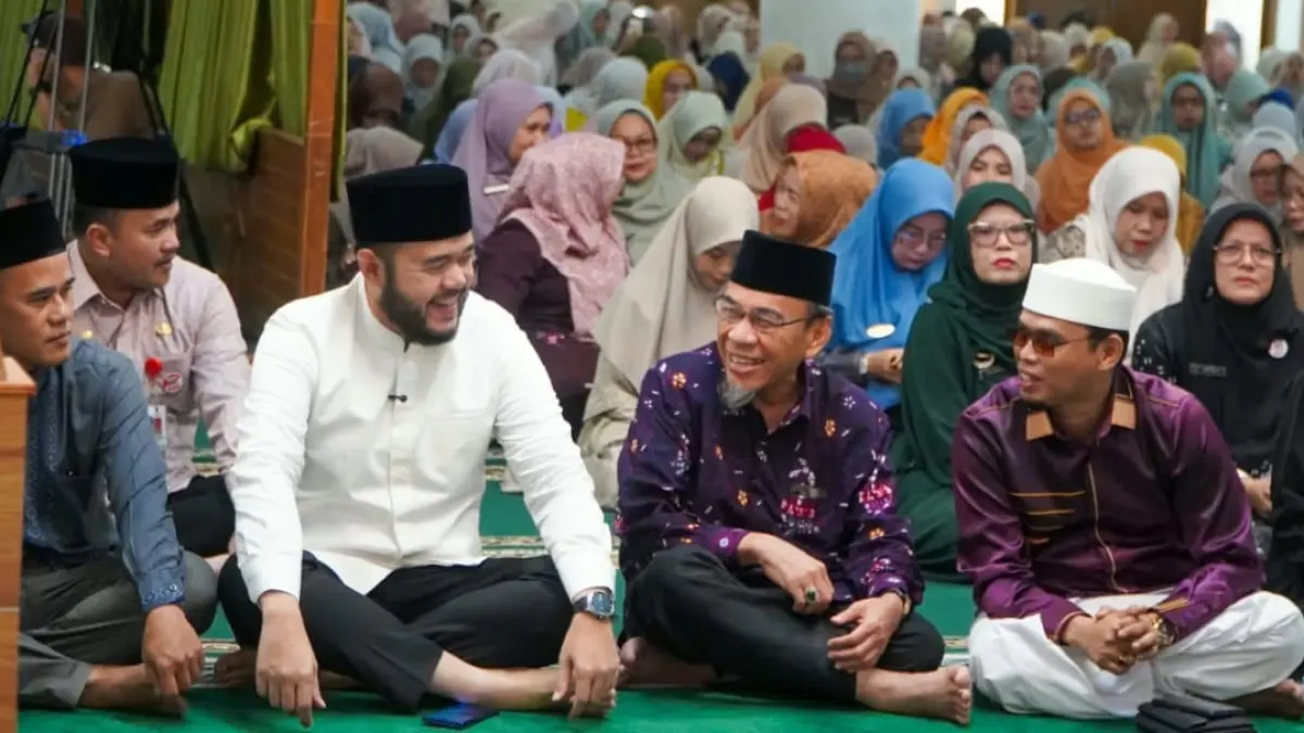 Wali Kota Fadly Amran dan Wawako Maigus Nasir menghadiri Wirid Bulanan Maulid Nabi Muhammad SAW di Masjid Agung Nurul Iman Padang. (Foto: Diskominfo)