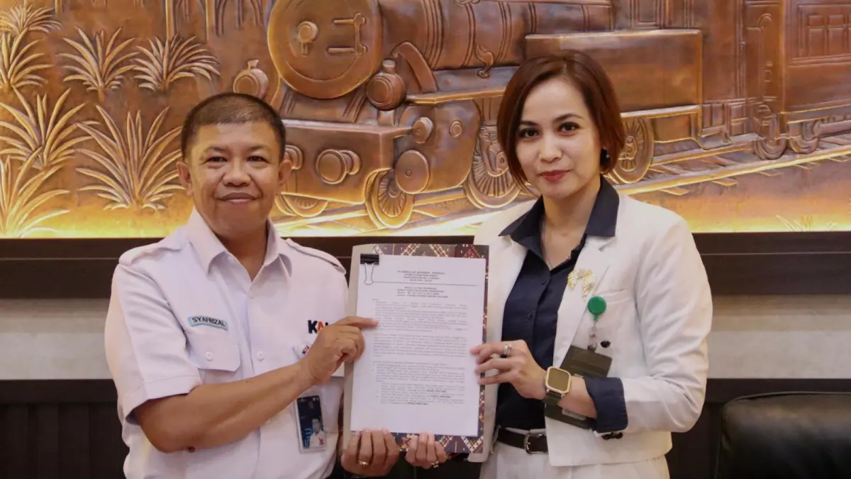 KAI Divre II Sumbar dan RSU Bunda Padang menandatangani Perjanjian Kerja Sama (PKS) untuk memperkuat layanan kesehatan pekerja di Ruang Rapat Buya Hamka, Senin (31/8/2026).