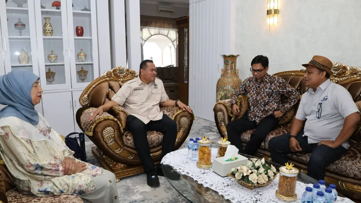 Wali Kota Pariaman Yota Balad menerima kunjungan Wakil Rektor III ITP Firmansyah David didampingi Kepala Biro Humas, Promosi, dan PMB ITP Herix Sonata serta Ketua Prodi Teknik Sipil Pascasarjana Leli Honesti, Selasa (1/9/2026).