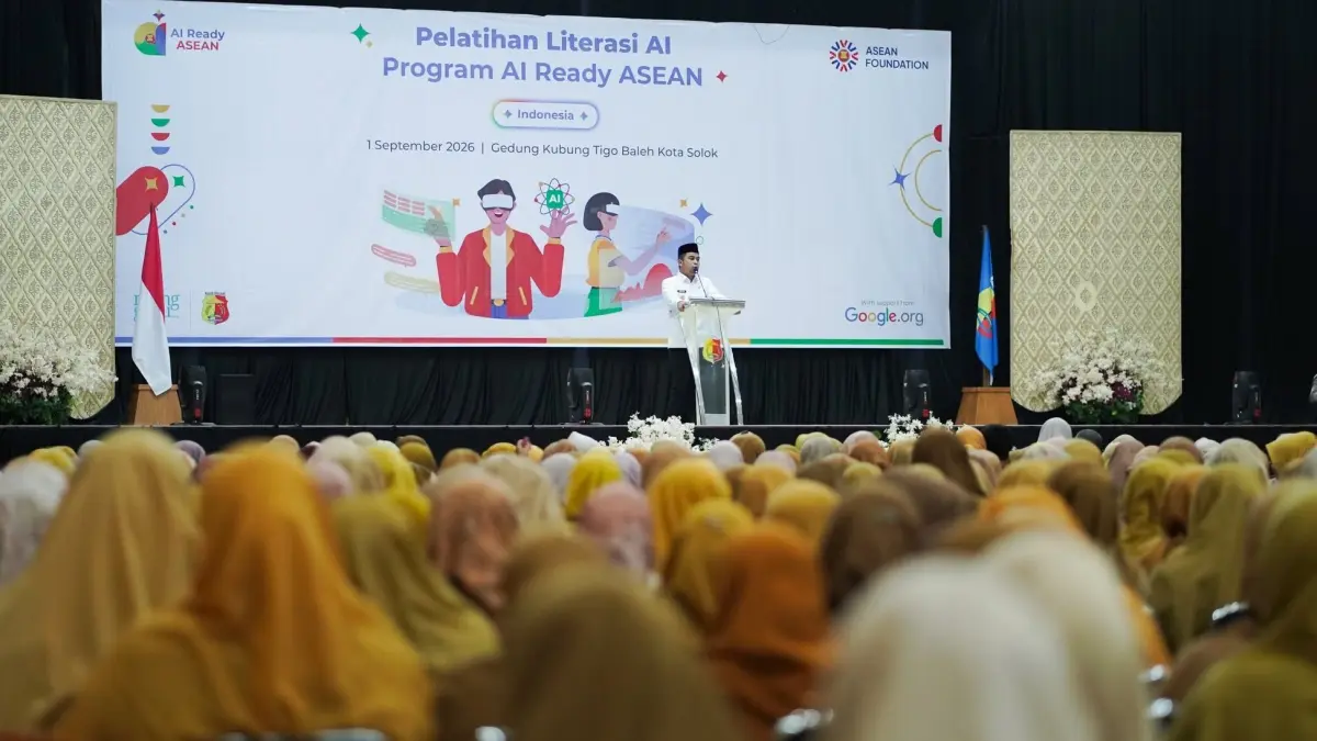 Wali Kota Solok, Dr H Ramadhani Kirana Putra membuka Training AI Ready ASEAN yang diikuti 1.000 ASN Pemerintah Kota Solok di Gedung Kubung 13, Selasa (1/9/2026).