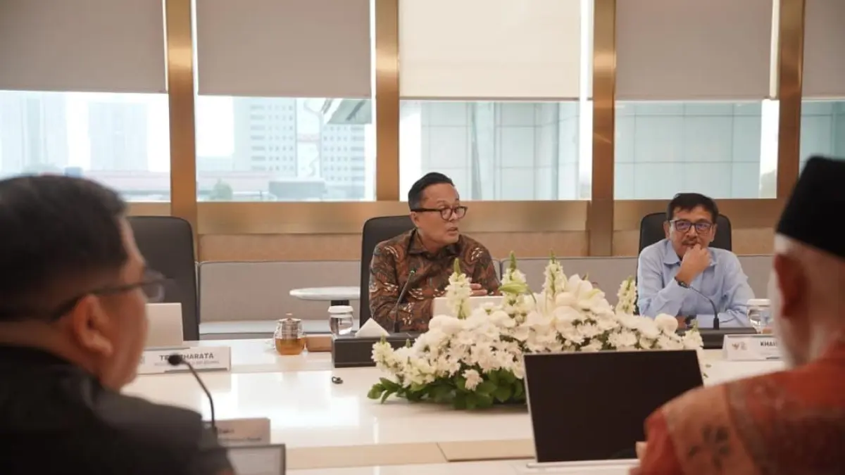 Gubernur Sumbar Mahyeldi bertemu Dony Oskaria di Jakarta membahas kelangkaan solar dan distribusi BBM di Sumatera Barat. (Foto: Danantara)