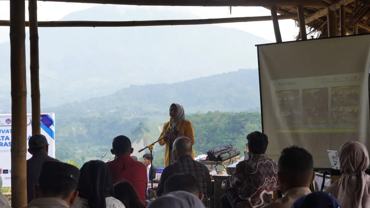 Kegiatan Grand Re-Activation Kampung Wisata Tabiang Barasok bersama PPK Ormawa UPKK UNP, Pemko dan Pokdarwis. (Foto: KKPS UNP)