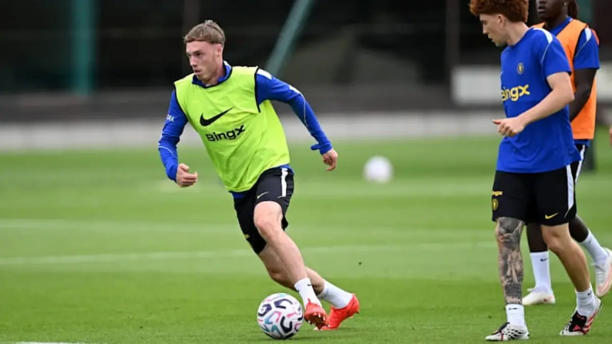 Cole Palmer latihan bersama rekan-rekannya di Chelsea jelang menghadapi Arsenal di Emierates Stadium.(Foto: chelseafc.com)
