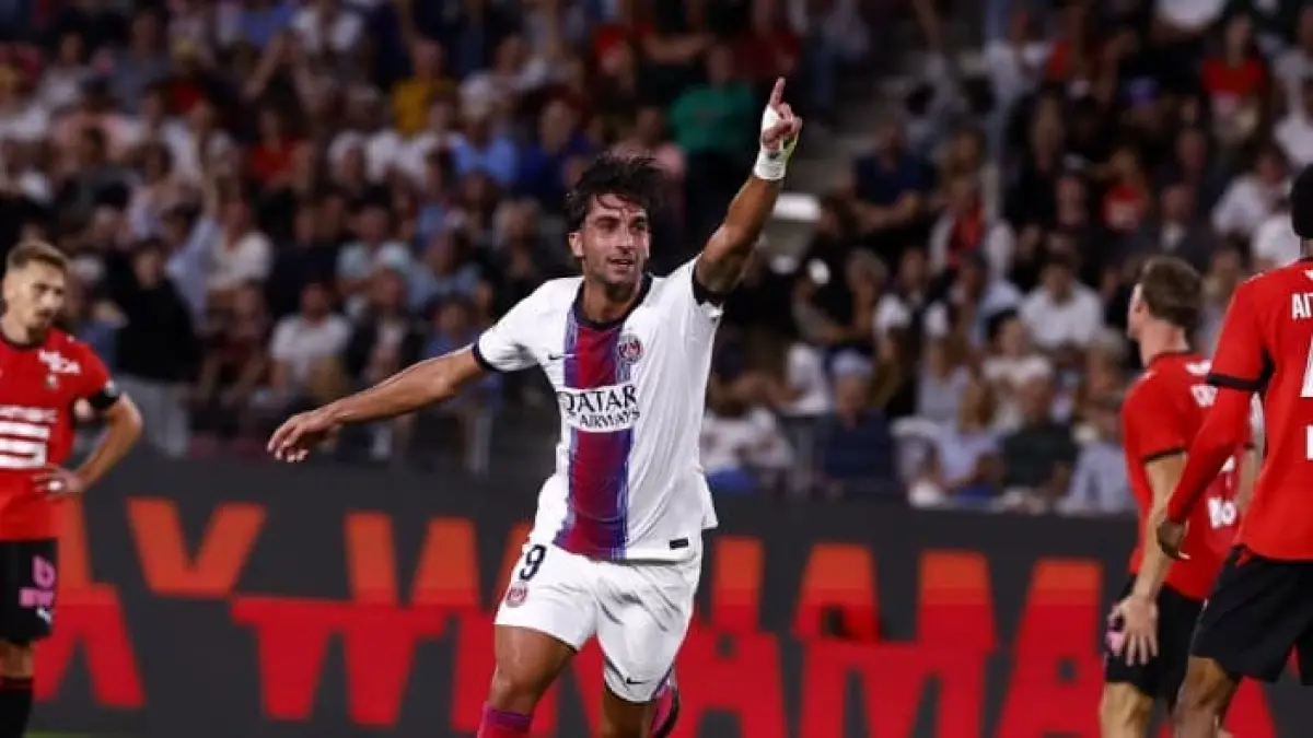 Ferran Torres menjadi penyelamat PSG dengan mencetak dua gol comeback pada babak kedua melawan Stade Rennais. (Foto: psg.fr)