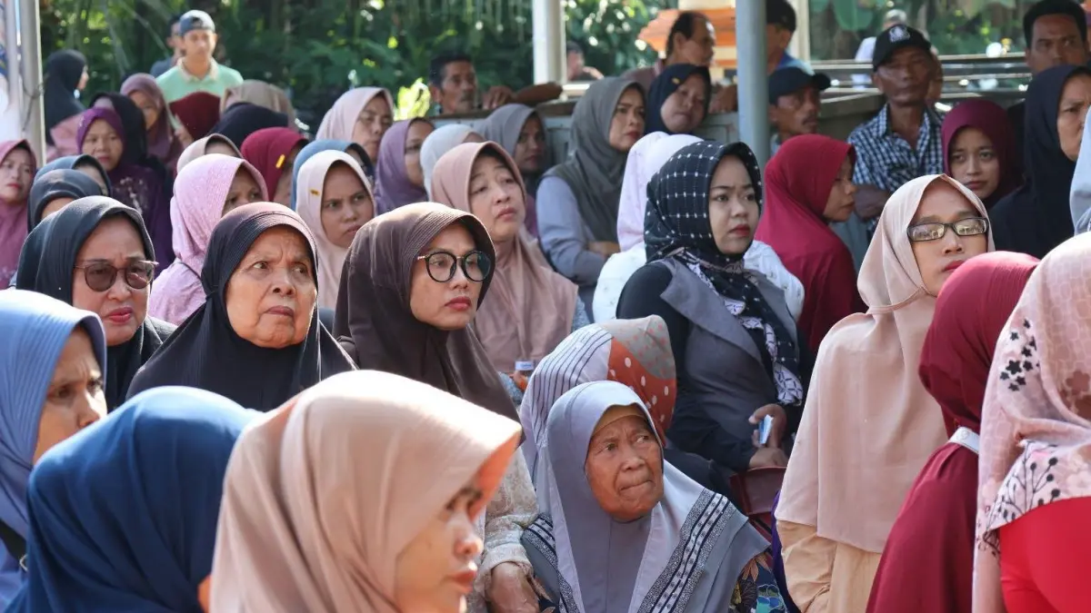 Sebanyak 1.373 KPM di Pariaman Utara menerima bantuan beras dari pemerintah yang disalurkan terpusat di Kantor Desa Sikapak Timur, Jumat (4/9/2026).