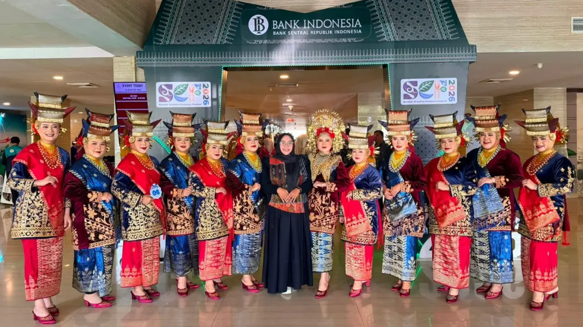 Di tengah kesibukan, Tim Vokal FKIKSP tetap berlatih hingga meraih Juara II SCF 2026 berkat kekompakan, disiplin, dan kebersamaan.