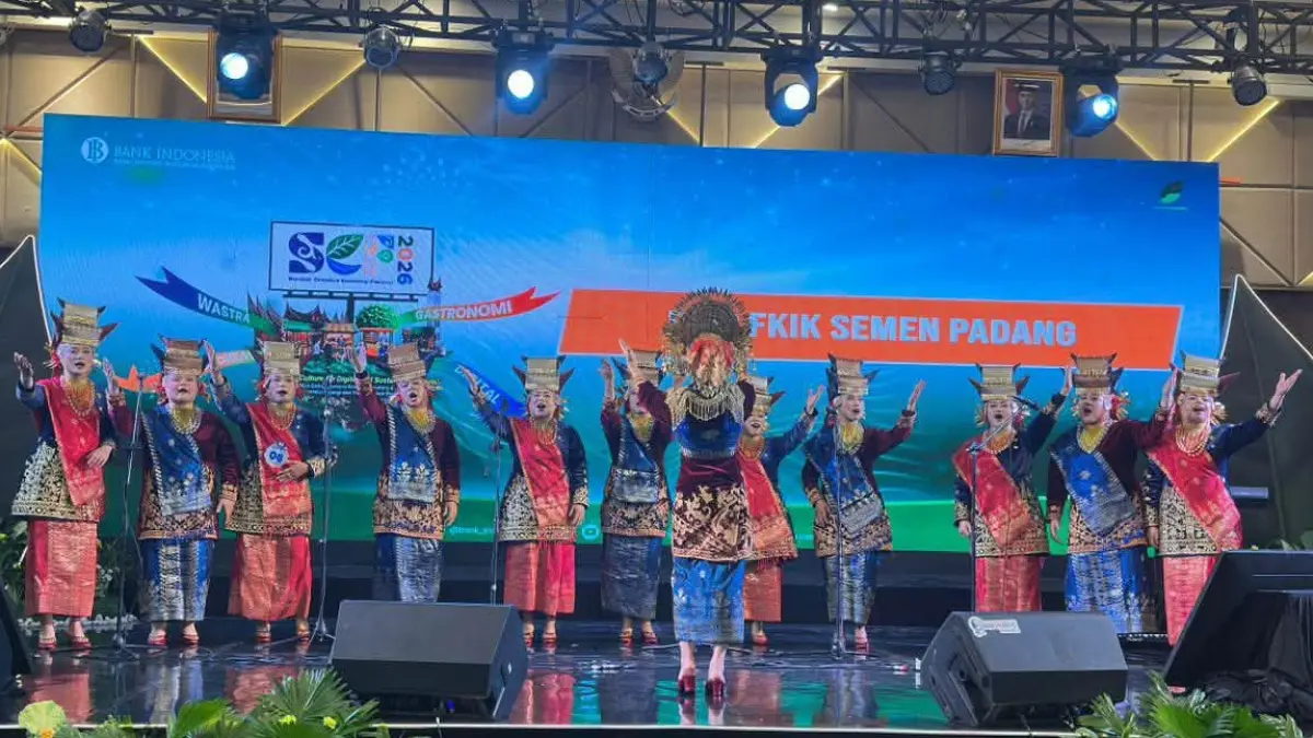 Paduan suara menjadi ruang perempuan FKIKSP mengembangkan kreativitas, percaya diri, komunikasi, kekompakan, dan solidaritas melalui proses latihan serta kompetisi.