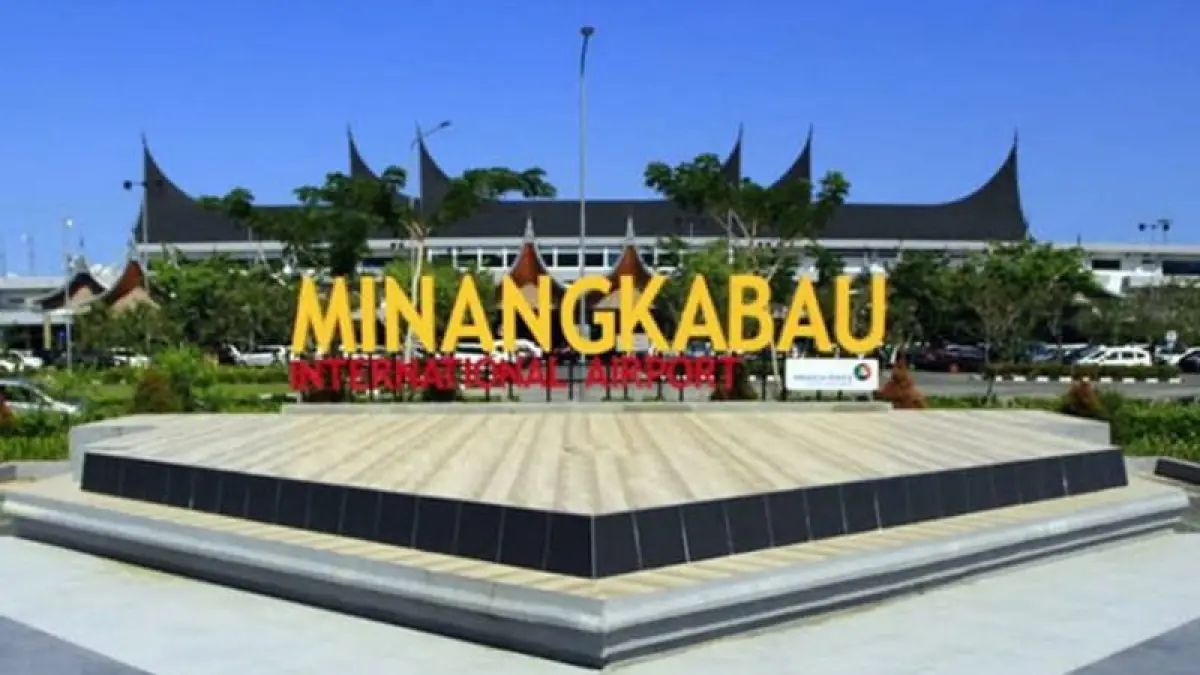 21 penerbangan dibatalkan di BIM akibat sebaran abu vulkanik erupsi Anak Gunung Krakatau. 