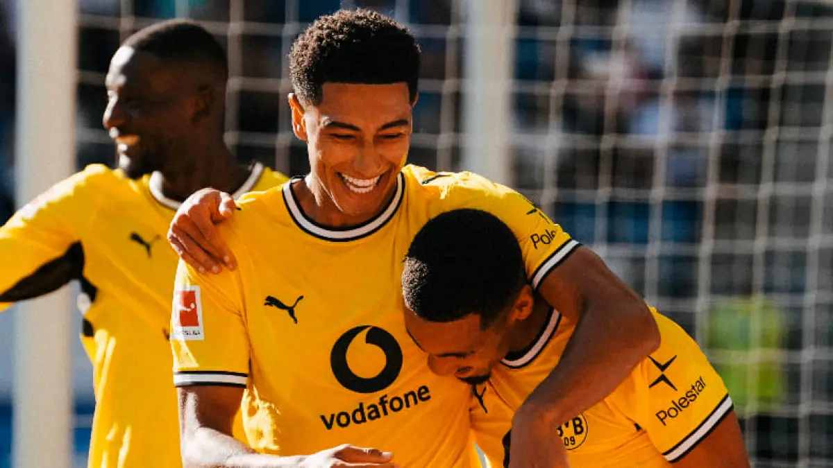 Jobe Bellingham dan Ethan Nwaneri (kanan) merayakan gol bunuh diri dalam kemenangan Dortmund atas Hoffenheim. (Foto: X @BlackYellow)