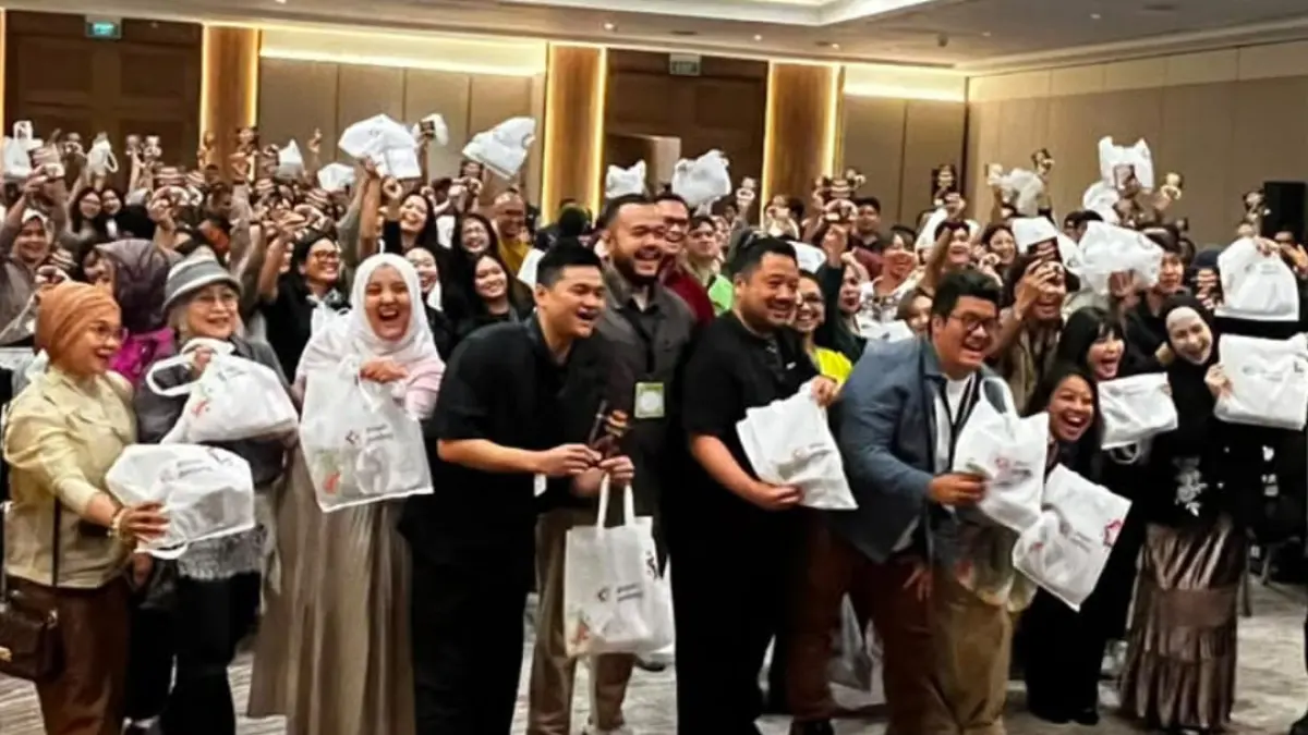 Wali Kota Padang Fadly Amran (tengah) bersama peserta Ideafest 2026 yang digelar di Jakarta International Convention Center (JICC), Sabtu (5/9/2026). (Foto: Diskominfo)