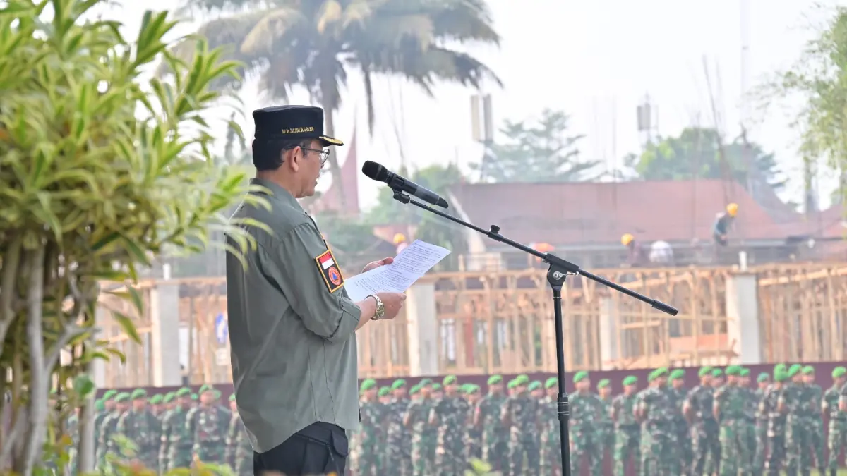 Wali Kota Payakumbuh Zulmaeta pimpin Apel Gabungan Siaga Bencana dan Harkamtibmas Kota Payakumbuh 2026 di halaman Balai Kota Payakumbuh, Senin (7/9/2026).