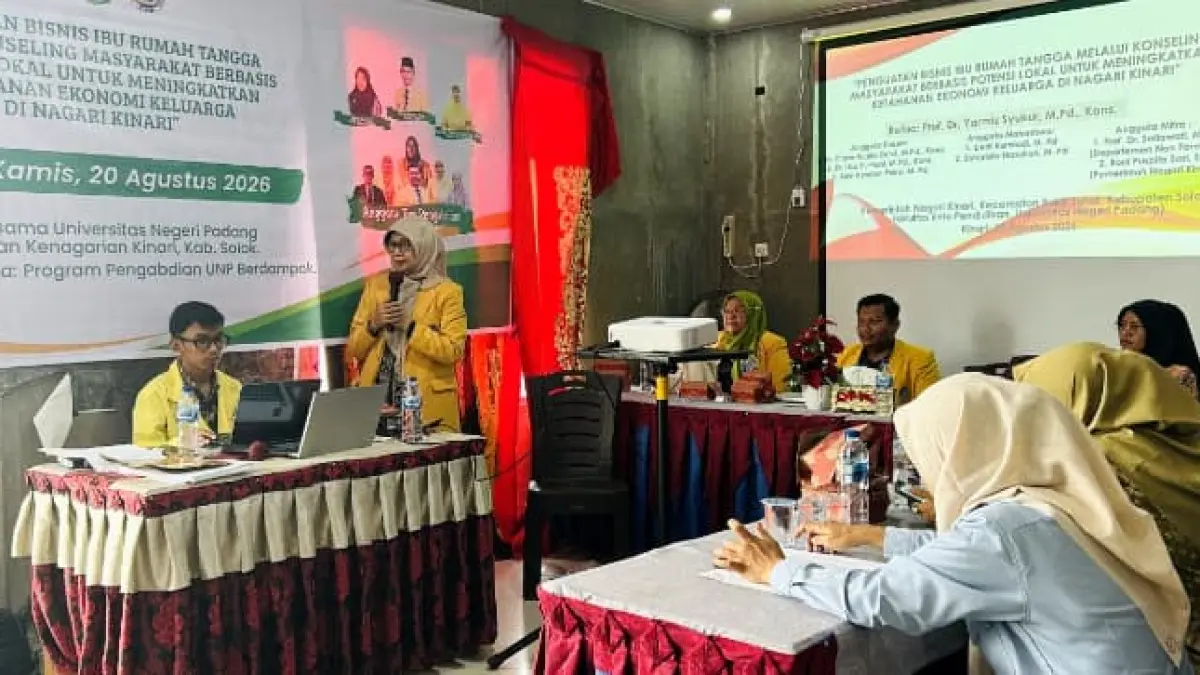 Kegiatan pengabdian UNP untuk penguatan bisnis ibu rumah tangga di Nagari Kinari, Solok.(Foto: KKPS UNP)