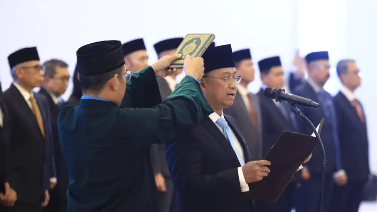 Kepala Eksekutif Pengawas Bursa Mineral dan Komoditas Strategis OJK Sarjito mengucapkan sumpah jabatan di Gedung Mahkamah Agung, Jakarta, Rabu (9/9/2026).