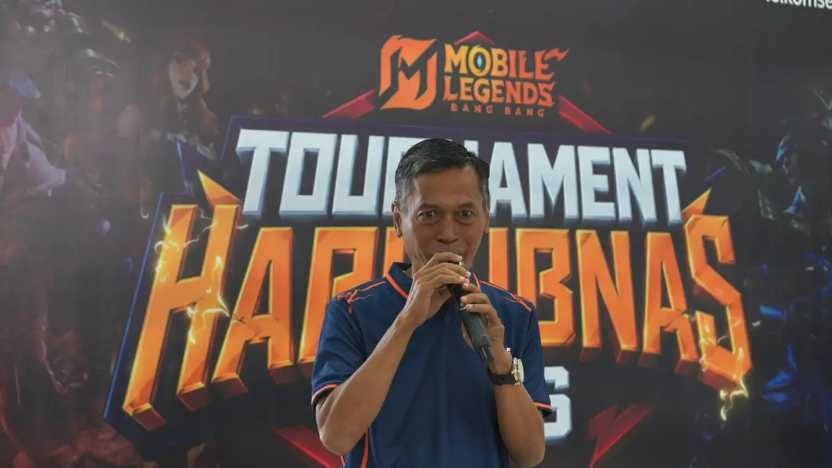 Kepala KAI Divre II Sumbar Lutfi Wijaya memberikan sambutan pada pembukaan Tournament E-Sport Mobile Legends di Stasiun Padang, Rabu (9/9/2026).