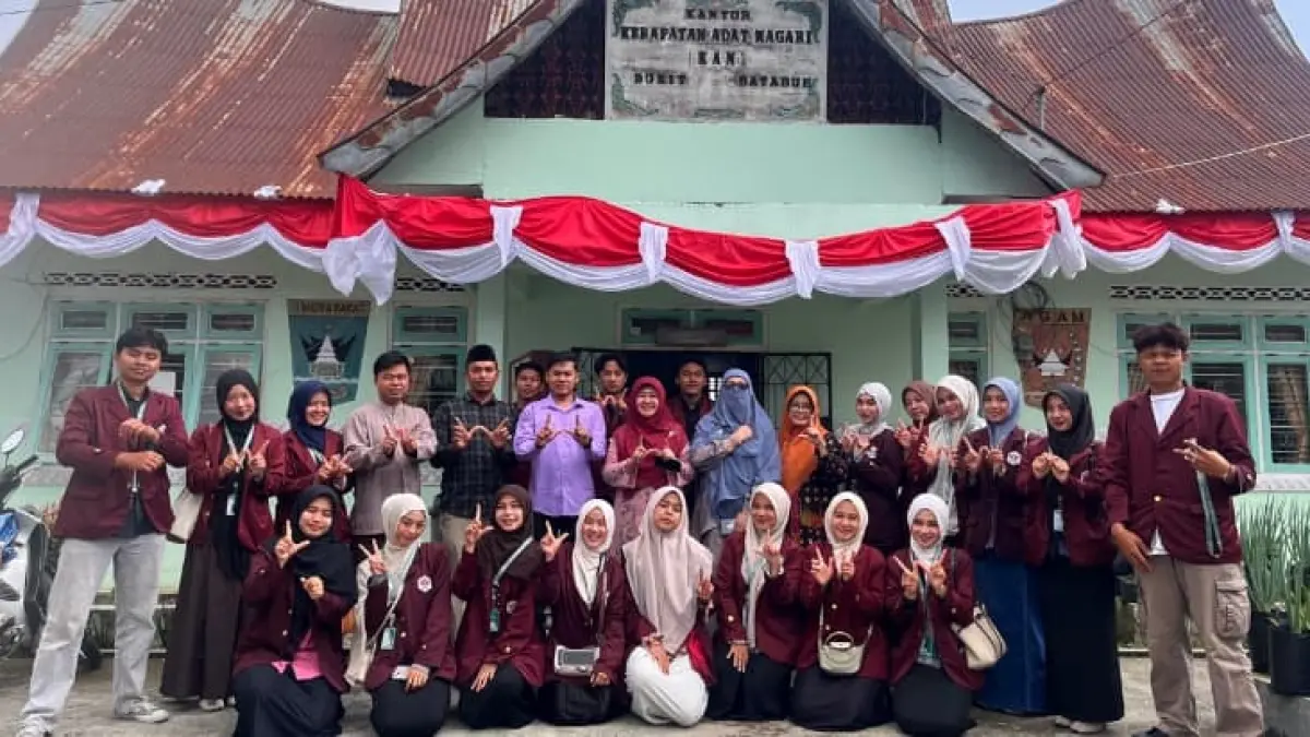Mahasiswa KKN ke-52 UIN Imam Bonjol Padang di Nagari Bukik Batabuah, Agam. (Foto: Humas UIN IB)
