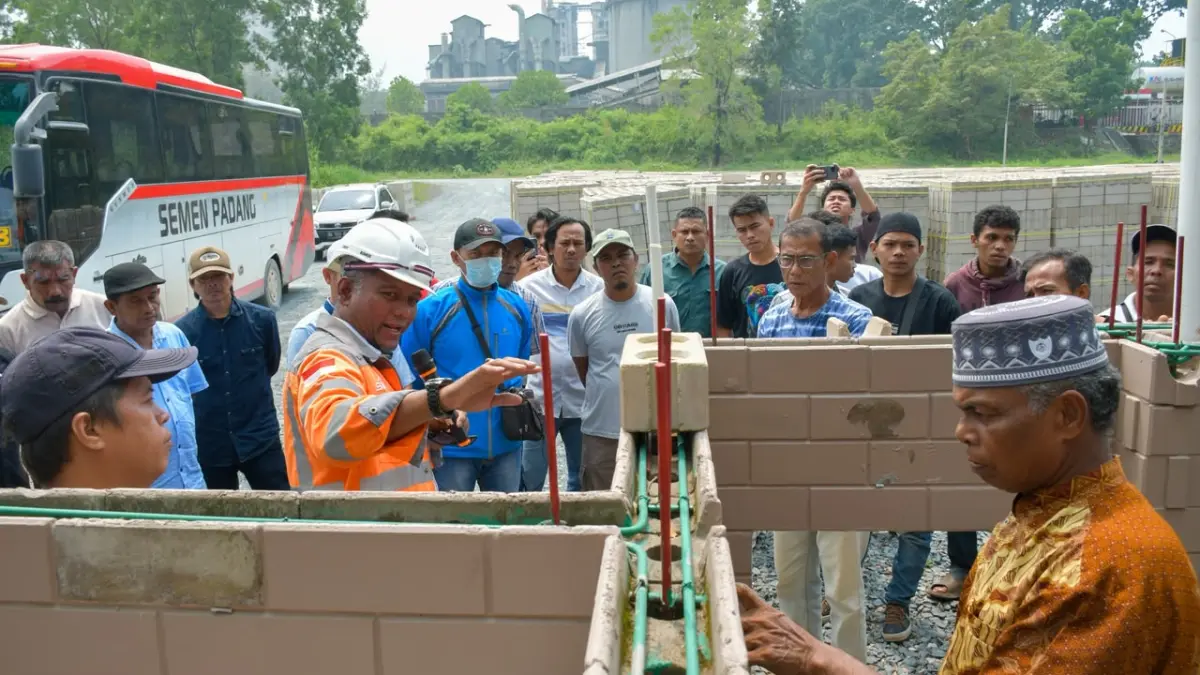 Sebanyak 36 tukang dari 12 kelurahan mengikuti Pelatihan Tukang SEPABLOCK di Diklat PT Semen Padang, 8–11 September 2026.