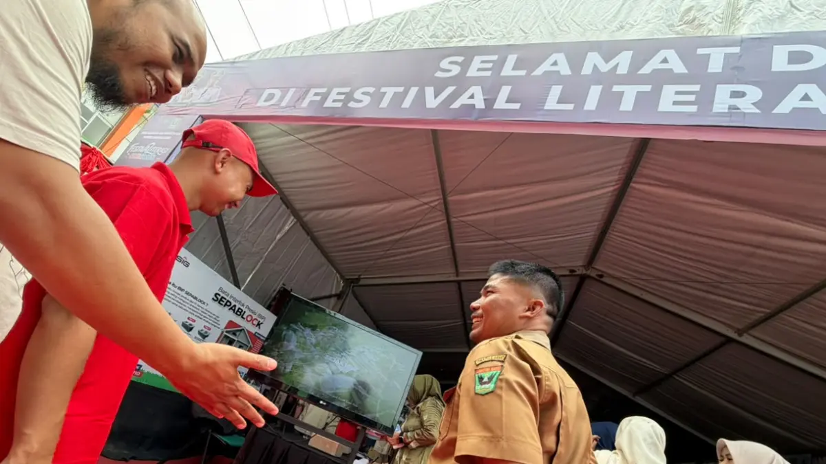 Stand pameran Sepablock dalam Festival Literasi Sumbar 2026 di halaman Dinas Kearsipan dan Perpustakaan Provinsi Sumatera Barat, 8–11 September 2026.
