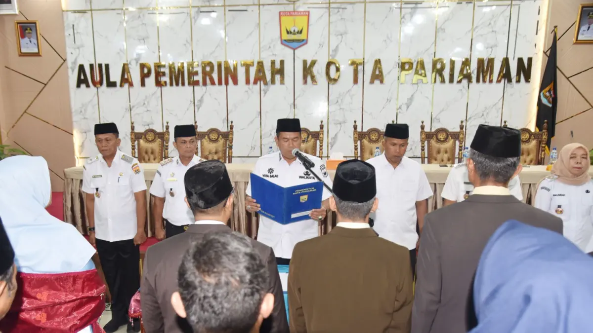 Wali Kota Pariaman Yota Balad melantik 38 pejabat di lingkungan Pemko Pariaman, termasuk Hendri Putra sebagai Sekretaris DPRD Kota Pariaman, Rabu (9/9/2026).