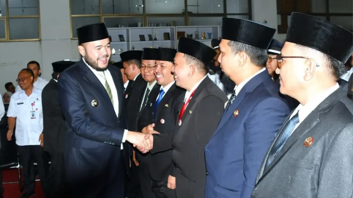 Fadly Amran usai melantik 234 pejabat Pemko Padang, terdiri dari administrator, pengawas, fungsional, dan kepala sekolah.(Foto: Diskominfo)