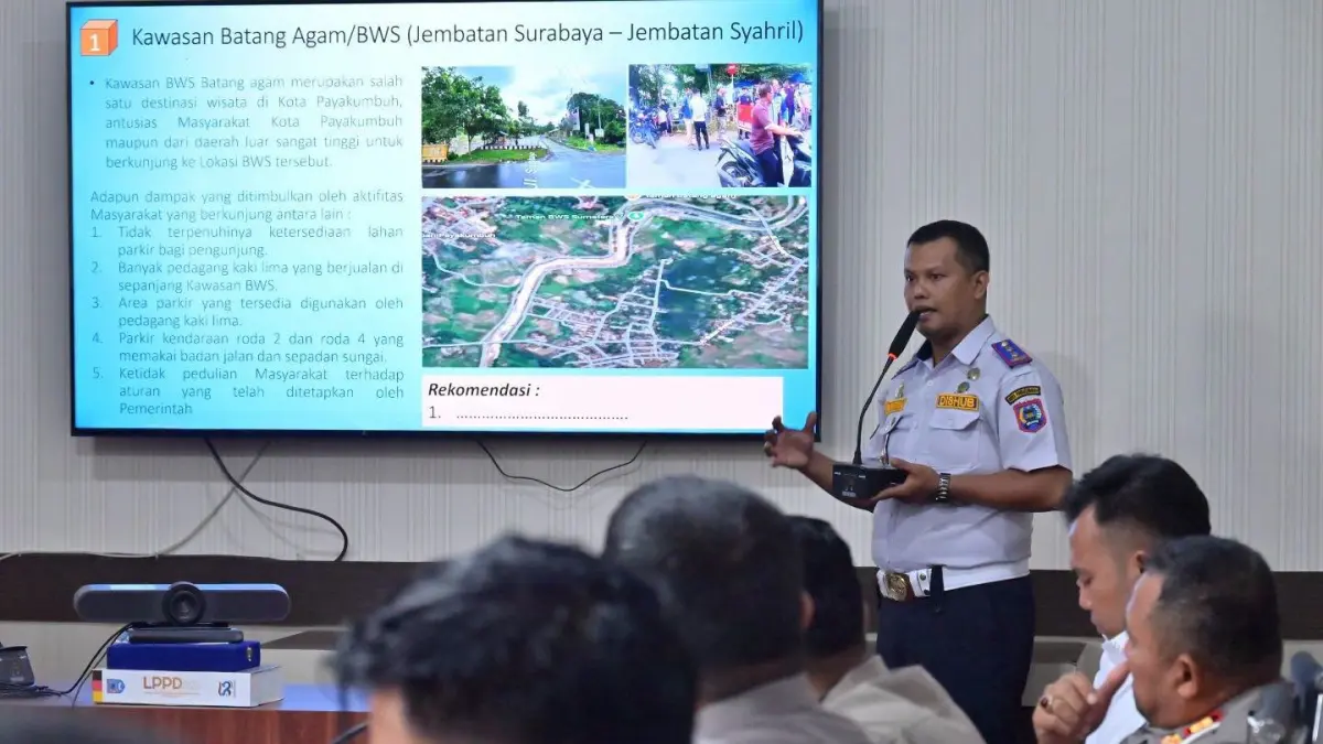 Forum LLAJ Kota Payakumbuh membahas evaluasi U-turn dan rekayasa lalu lintas dalam rapat di Balai Kota Payakumbuh, Rabu (9/9/2026).