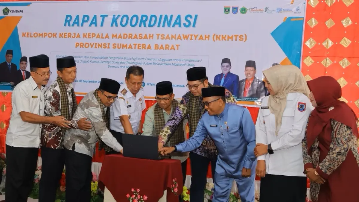Wakil Wali Kota Payakumbuh, Elzadaswarman (empat kiri), membuka Rakor KKMTs Sumbar di MTsN 2 Kota Payakumbuh, Rabu (9/9/2026).