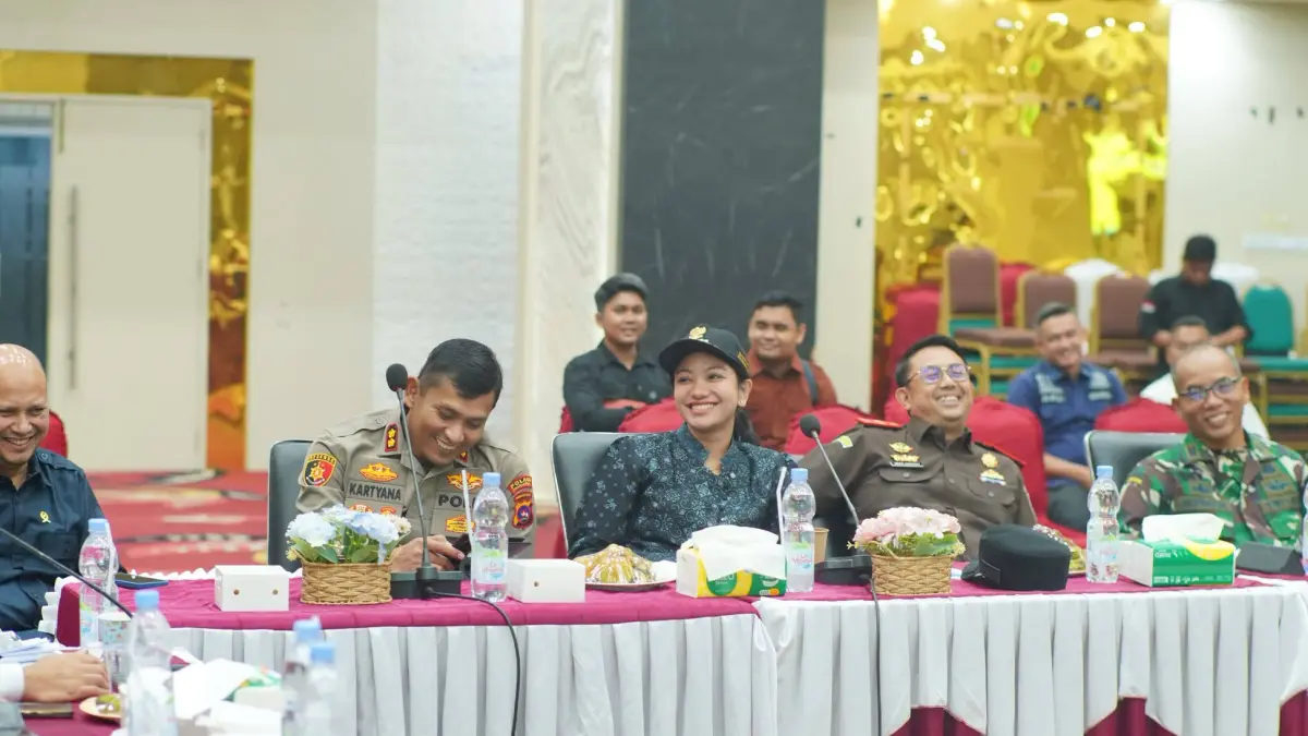 Rapat Forum Koordinasi Pimpinan Daerah (Forkopimda) yang dipimpin langsung Bupati Dharmasraya, Annisa Suci Ramadhani.