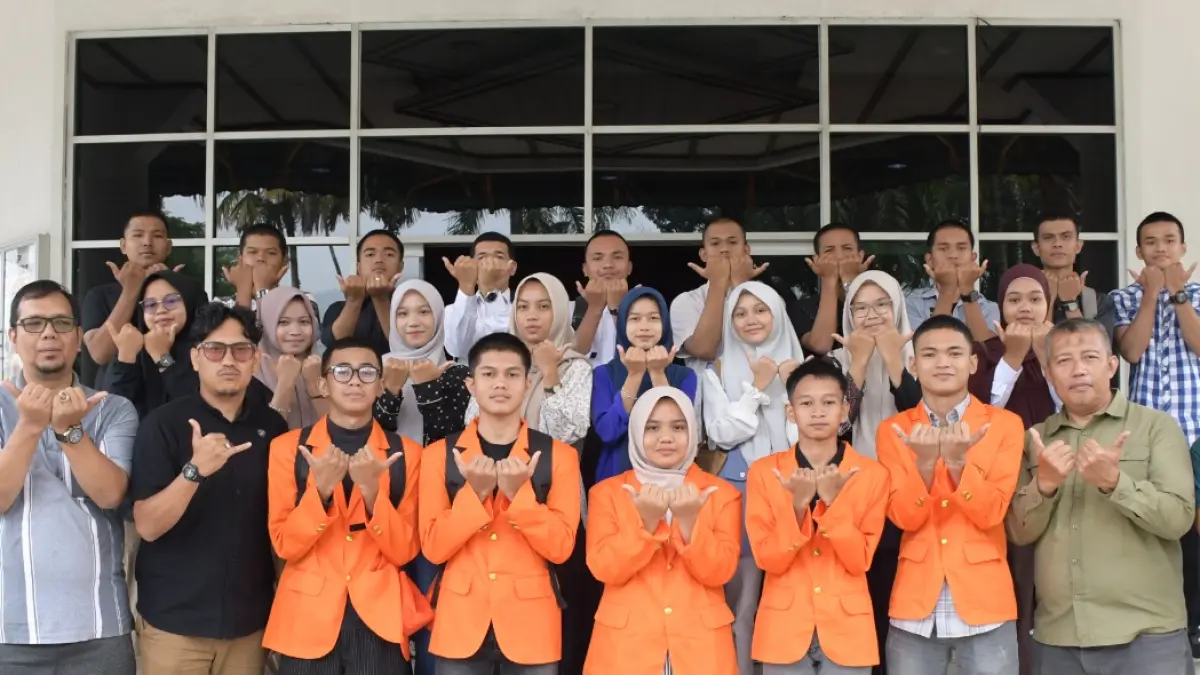PT Semen Padang dan PNP memberikan dukungan pendidikan bagi 25 anak nagari melalui Program Beasiswa BANGSA Angkatan III 2026.