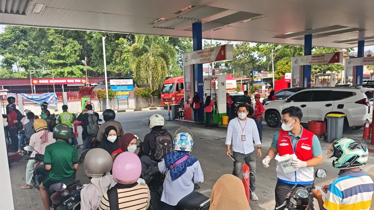 Pertamina menyalurkan sekitar 2.850 masker melalui BPBD dan sejumlah SPBU untuk membantu warga Padang menghadapi dampak kabut asap karhutla.