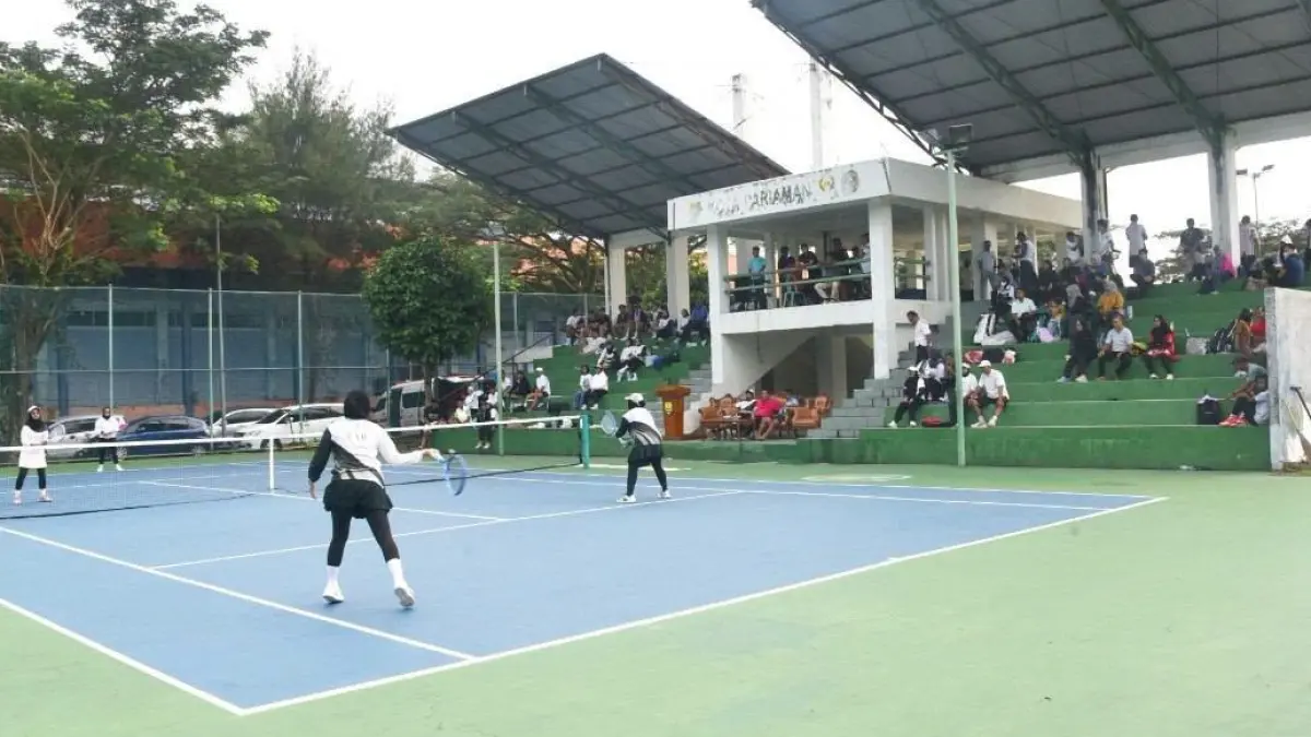 Peserta LahLah Fun Tennis Community 2026 bertanding di Lapangan Tenis Karan Aur, Kota Pariaman, Sabtu (12/9/2026) pagi.