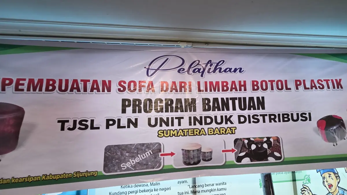 PLN UID Sumbar memperkuat program daur ulang Sofa Botik Mia di Sijunjung melalui pelatihan, pembinaan UMKM, dan pengembangan usaha produktif masyarakat.