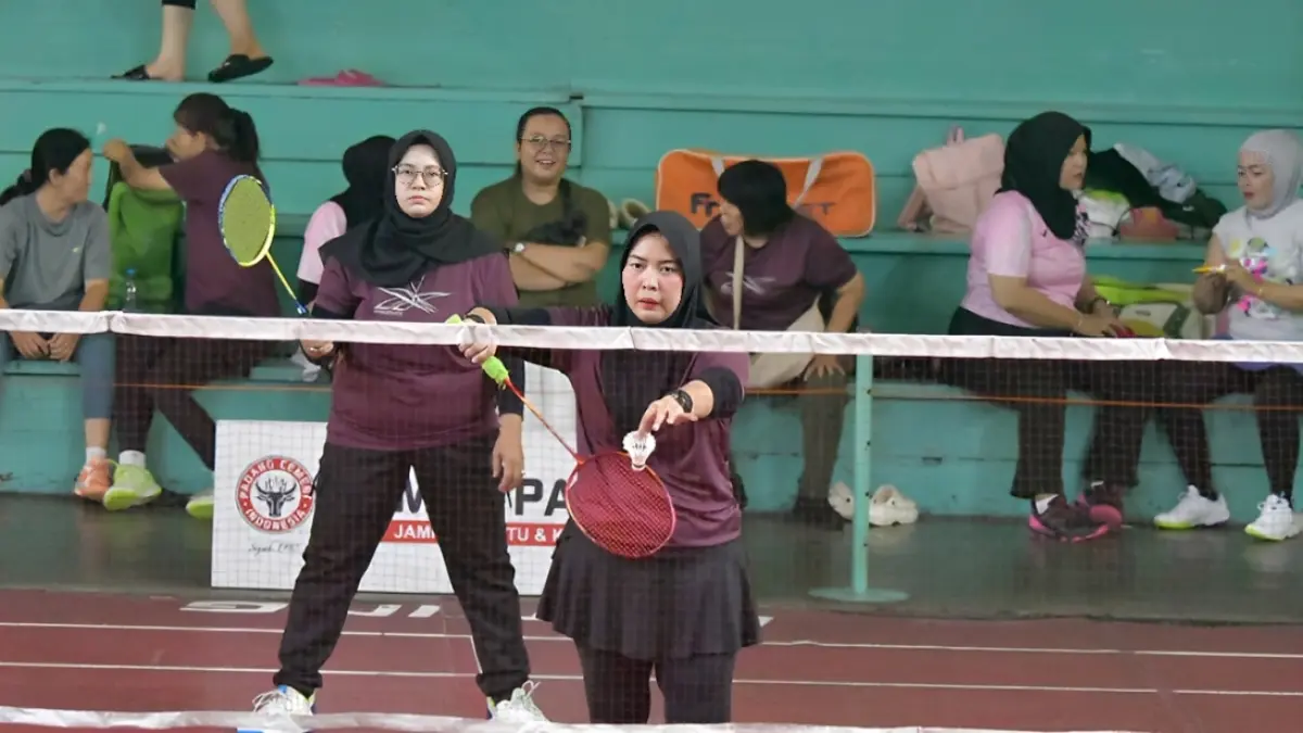 Badminton Cup FKIKSP 2026 membuka rangkaian HUT ke-26 sekaligus memperkuat silaturahmi komunitas bulu tangkis dari berbagai PB se-Sumatera Barat.