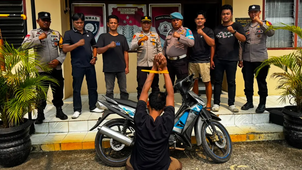 Polisi menangkap Tomi Yufisa di Pesisir Selatan setelah diduga menggelapkan motor tetangganya di Dharmasraya dan membawa kabur kendaraan tersebut.