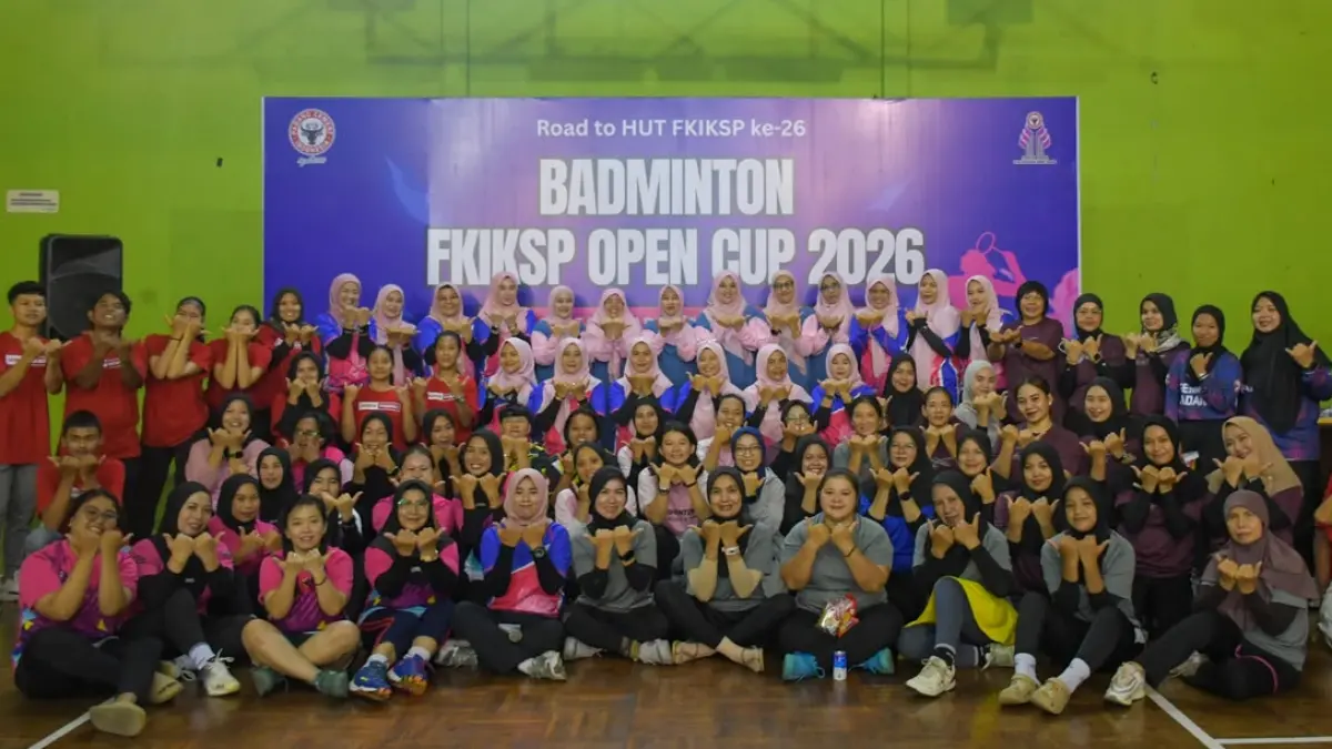 Sebanyak 32 pasangan dari berbagai PB se-Sumbar bertanding dalam Badminton Cup FKIKSP 2026 dengan mengusung semangat juara dan sportivitas.