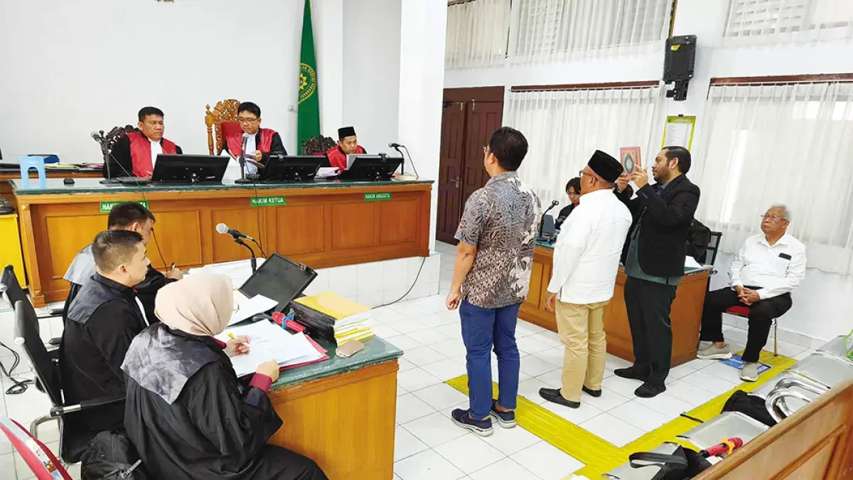Suasana sidang Rida K Liamsi dengan menghadirkan saksi Direktur Utama Riau Pos Ahmad Dardiri dan mantan Direksi Riau Pos Makmur Kasim di Pengadilan Negeri Pekanbaru, Selasa (15/9/2026). (EVAN GUNANZAR/RIAU POS)