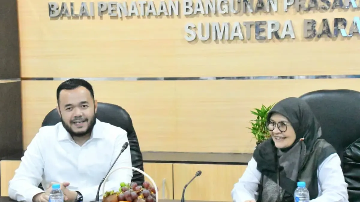 Wali Kota Padang Fadly Amran saat melakukan audiensi dengan Kepala BPBPK Sumbar Maria Doeni Isa di Kantor BPBPK Sumbar. (Foto: Diskominfo)
