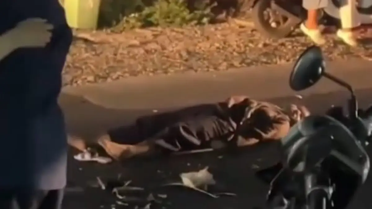 Video warga tergeletak di Jalan Hamka Batusangkar viral di Facebook. Polisi masih mengecek identitas korban, kronologi, dan penyebab peristiwa tersebut.