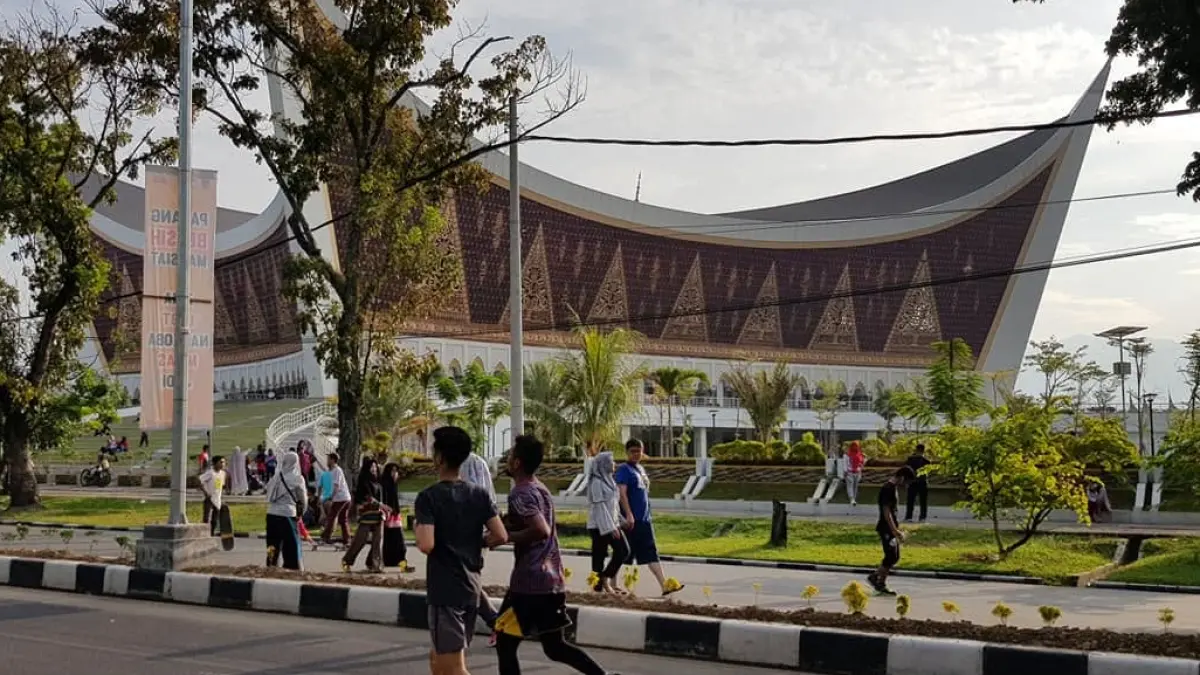 Pemprov Sumbar kembali meniadakan Hari Bebas Kendaraan Bermotor (HBKB) atau Car Free Day (CFD) di Kota Padang pada Minggu (20/9/2026).