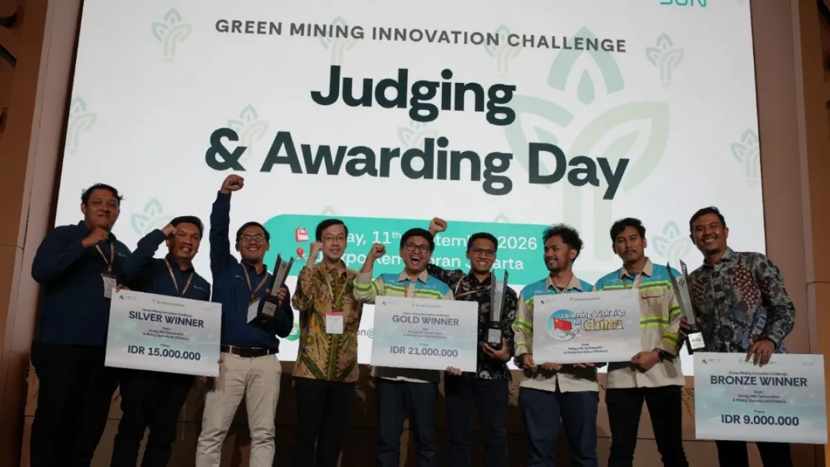 Tim SOLAR STONE PTBA meraih Silver Winner Greenovation 2026 melalui inovasi energi surya. (Foto: Corcom PTBA)